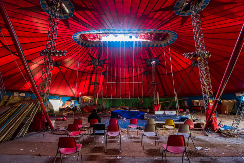 Chapiteau De Cirque Abandonné école Fratellini