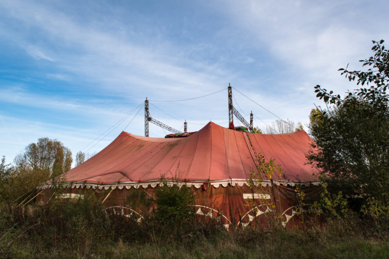 Chapiteau De Cirque Abandonné école Fratellini