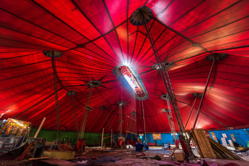 Chapiteau De Cirque Abandonné école Fratellini