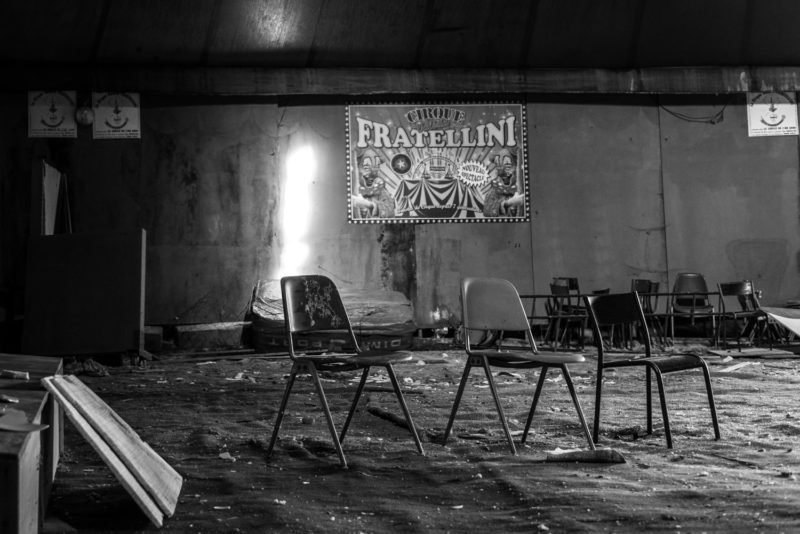 Chapiteau De Cirque Abandonné école Fratellini