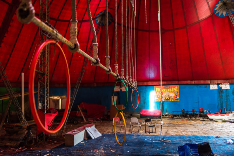 Chapiteau De Cirque Abandonné école Fratellini