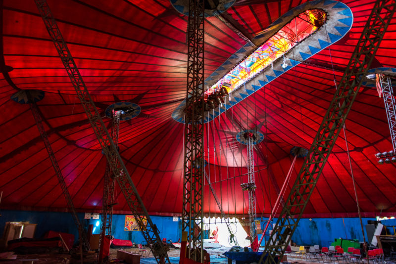 Chapiteau De Cirque Abandonné école Fratellini
