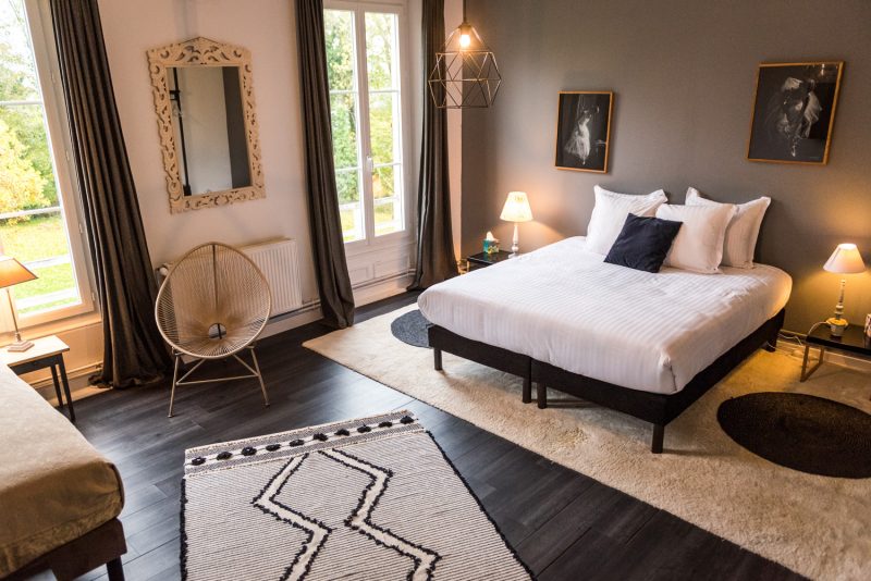 Le Petit Château De Conteville - Chambres - Monsieur Et Madame Shoes